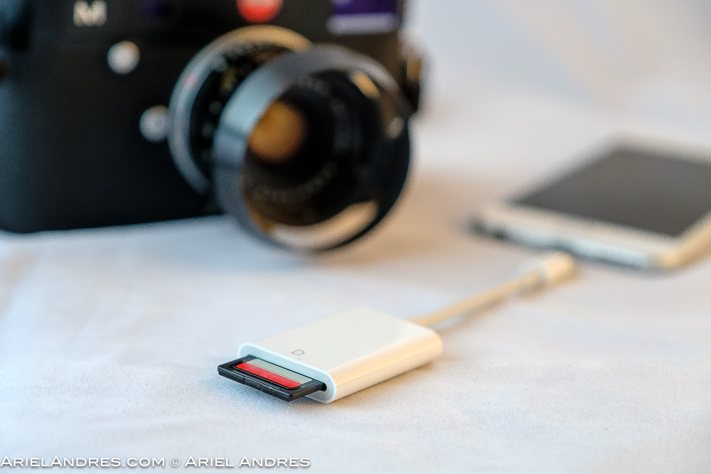 Apples Lightning SD Card Reader